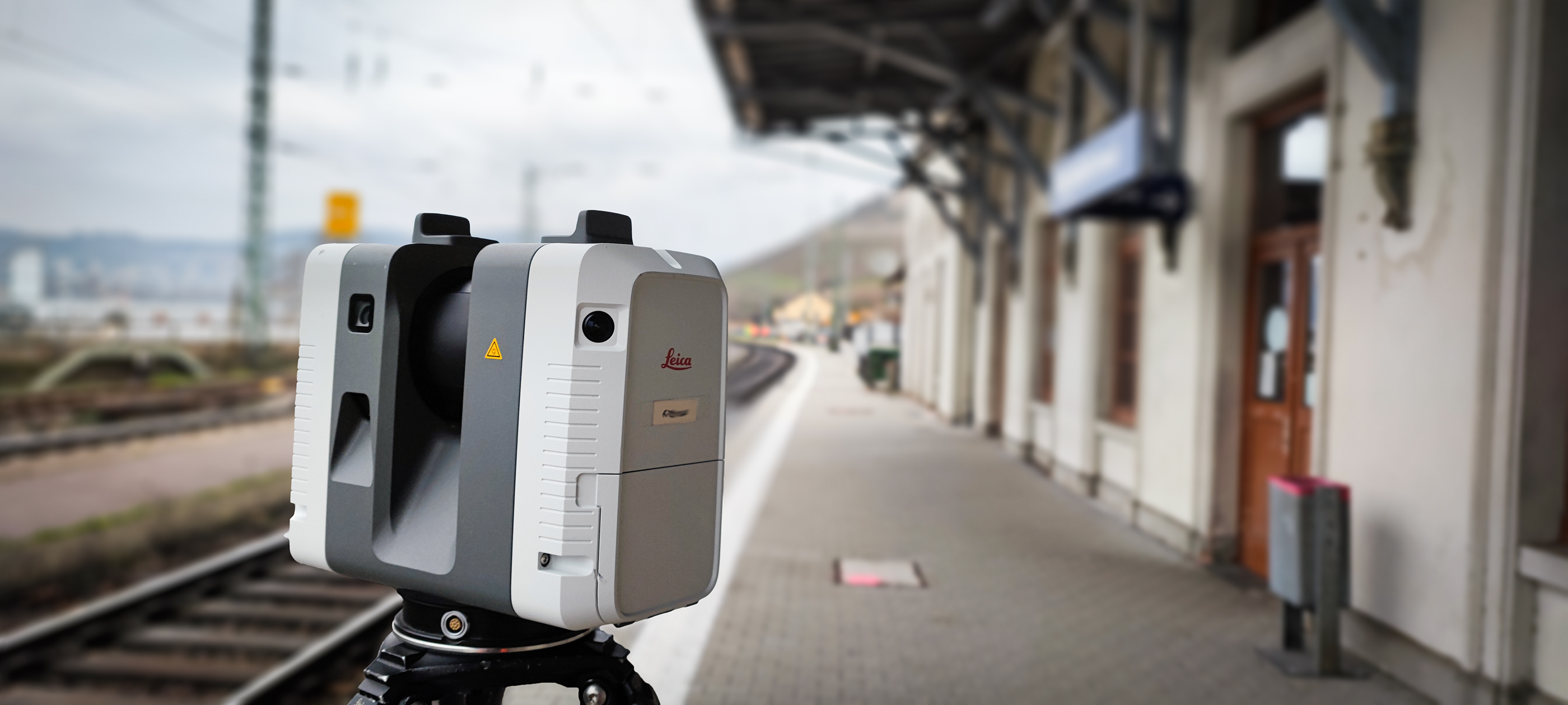 Leica RTC360 Laserscanner - 3D Laserscanner am Bahnhof bei einer Vermessung