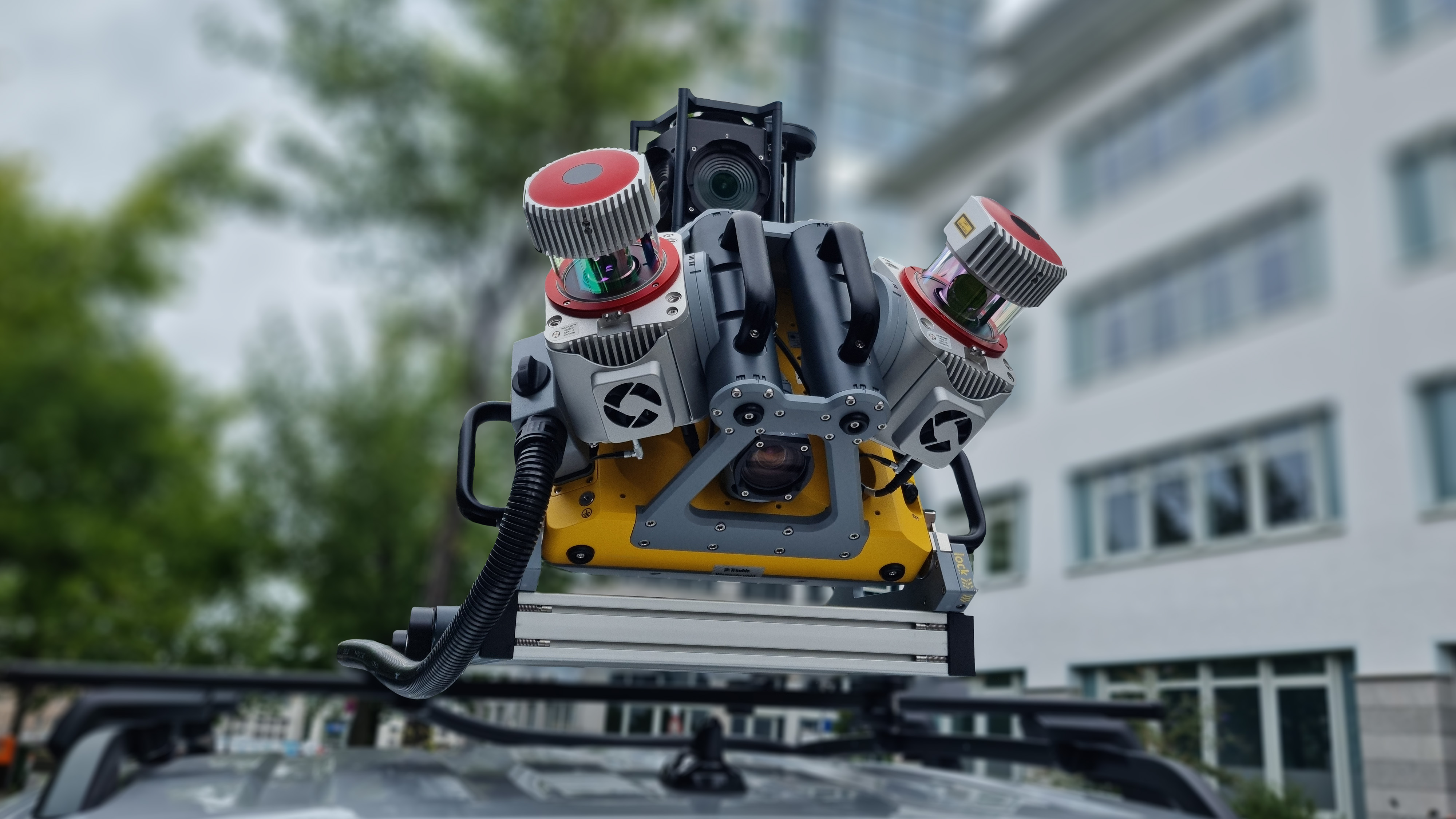 Trimble® MX9 Mobile Mapping vor dem ARC-GREENLAB Büro in Berlin