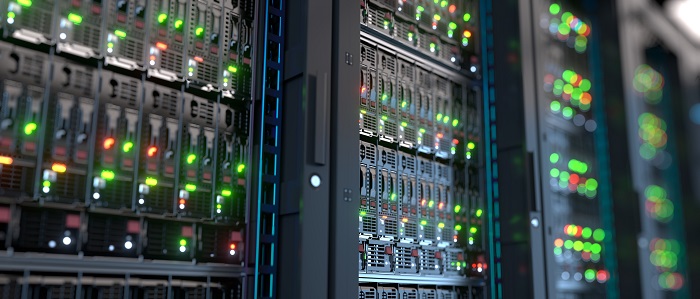 Auf dem Bild sieht man ein Server mit Schaltern und Lichtern als Unterstützung von Hosting und SaaS Dienstleistung 