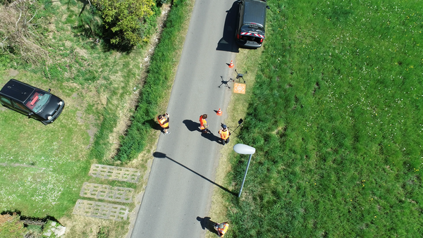 Eine Drohnenaufnahme von unseren Vermessungstechniker im Treuenbrietzen dei der Vermessung von Straßenbeleuchtung